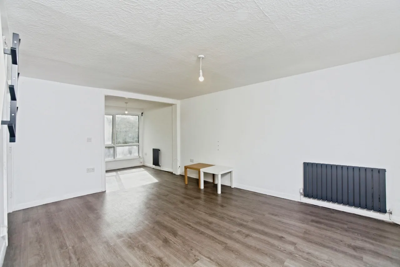 2 bed flat for sale, Selhurst Road, London, SE25