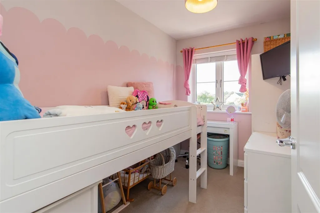 Well Spring Close, Finedon, photo 9