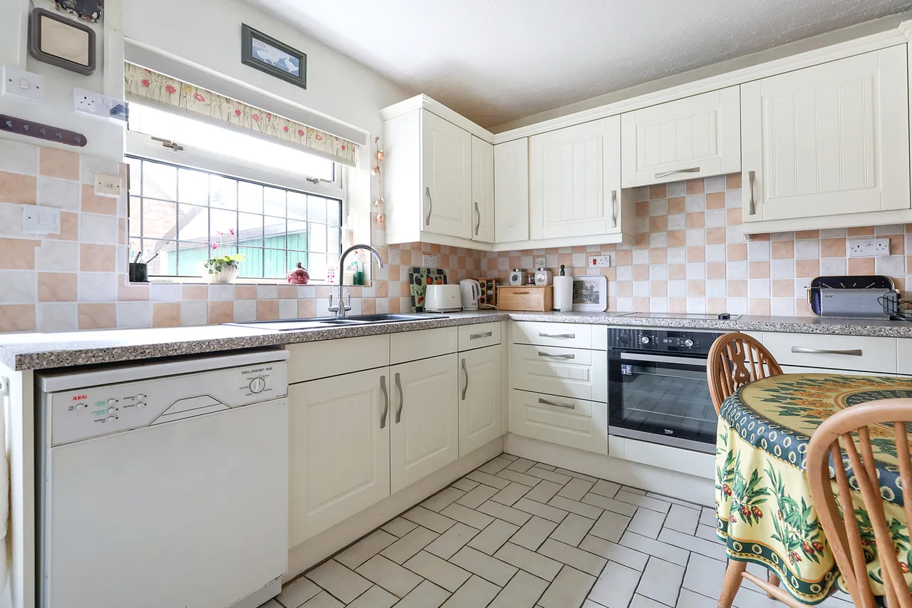 Balcombe Gardens, Horley, RH6, photo 8