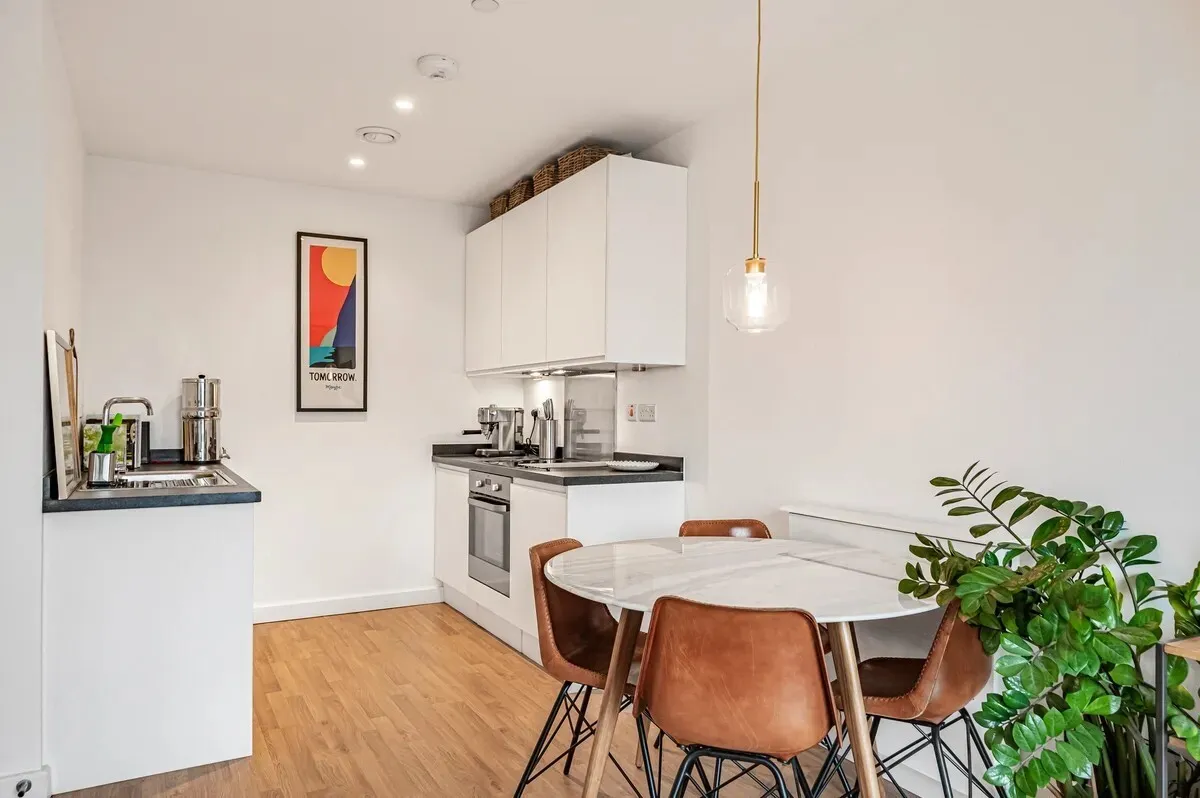 Mapleton Crescent, London, SW18, photo 3