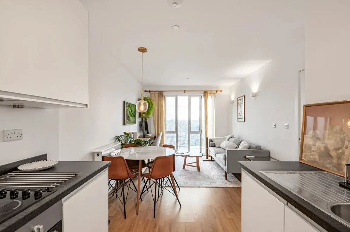 Mapleton Crescent, London, SW18, photo 4