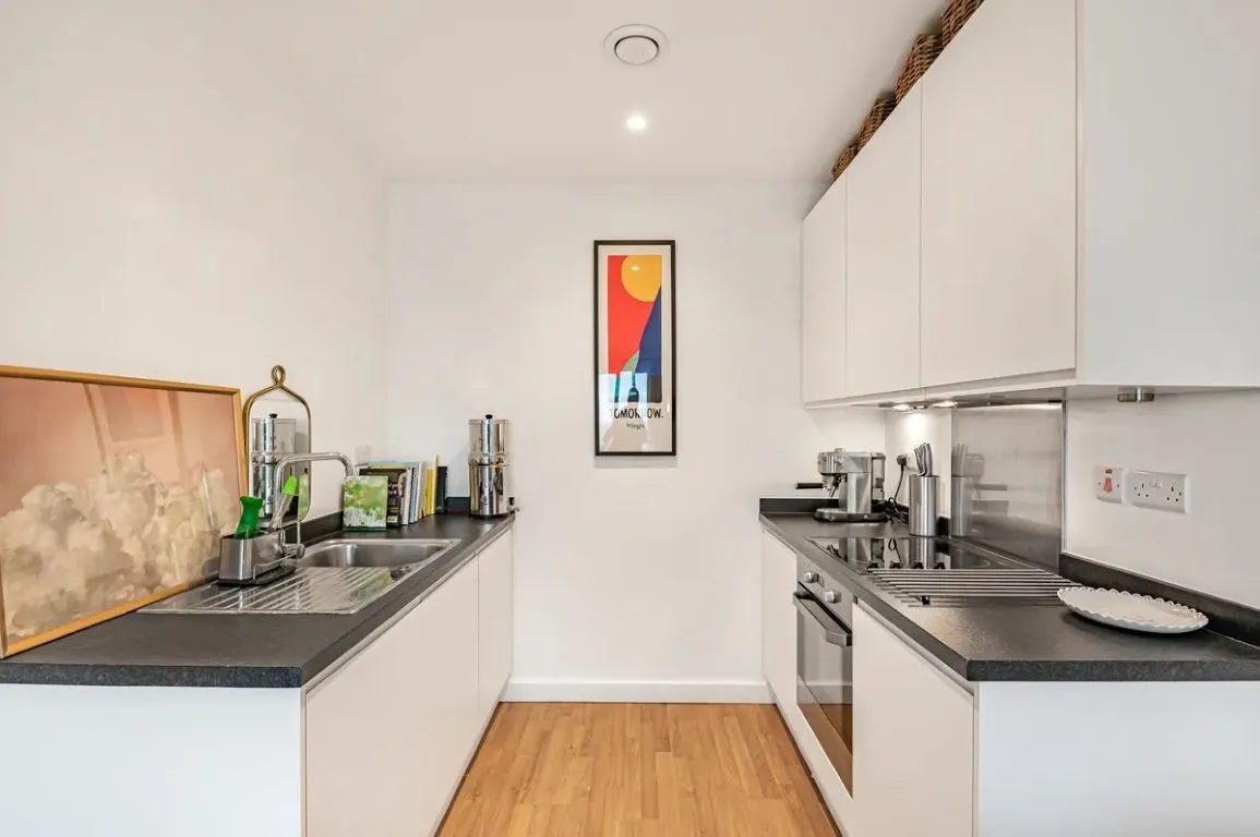 Mapleton Crescent, London, SW18, photo 2