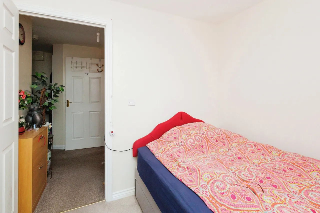16 Larch Gardens, Manchester, Greater Manchester, M8, photo 7