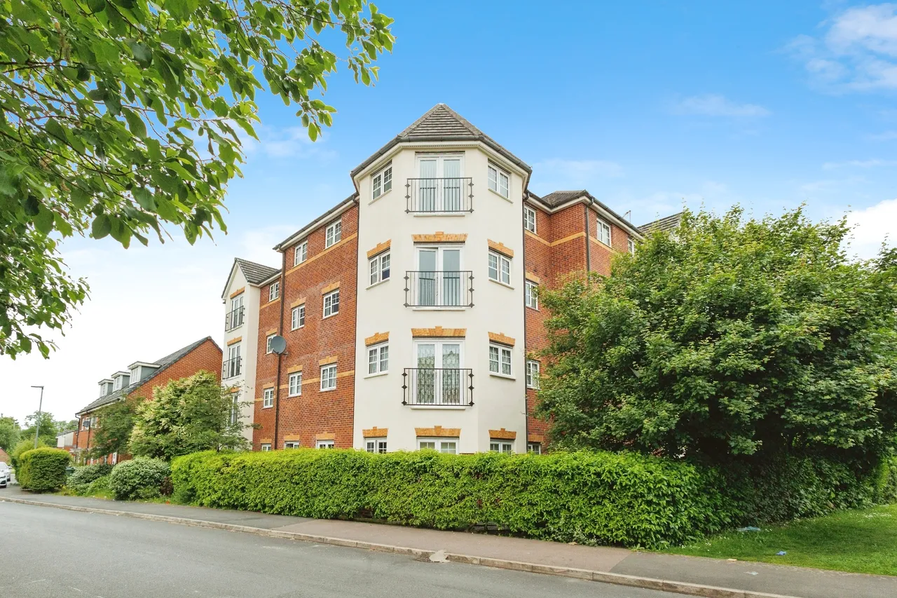 2 bed flat for sale — 16 Larch Gardens, Manchester, Greater Manchester, M8