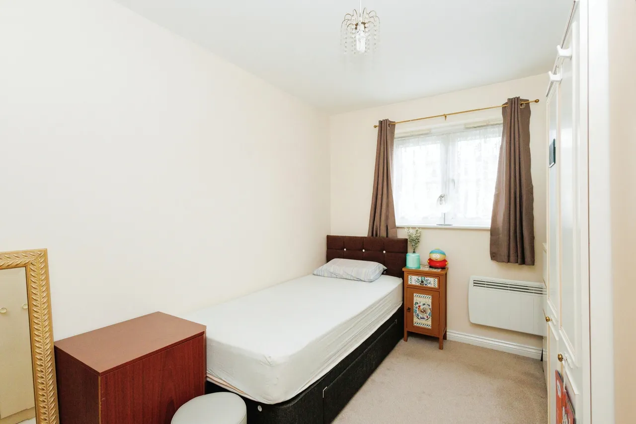 16 Larch Gardens, Manchester, Greater Manchester, M8, photo 5