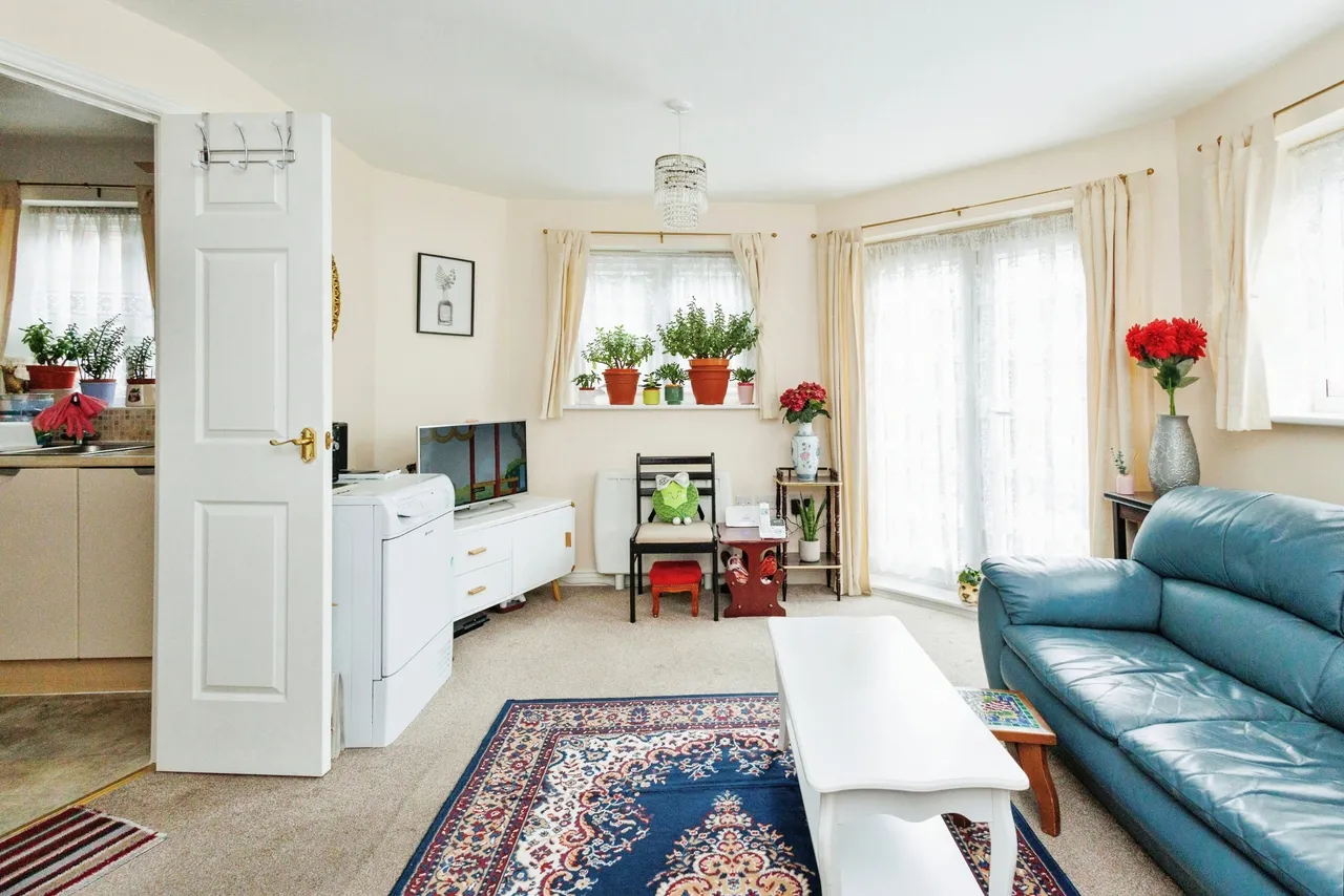 16 Larch Gardens, Manchester, Greater Manchester, M8, photo 3