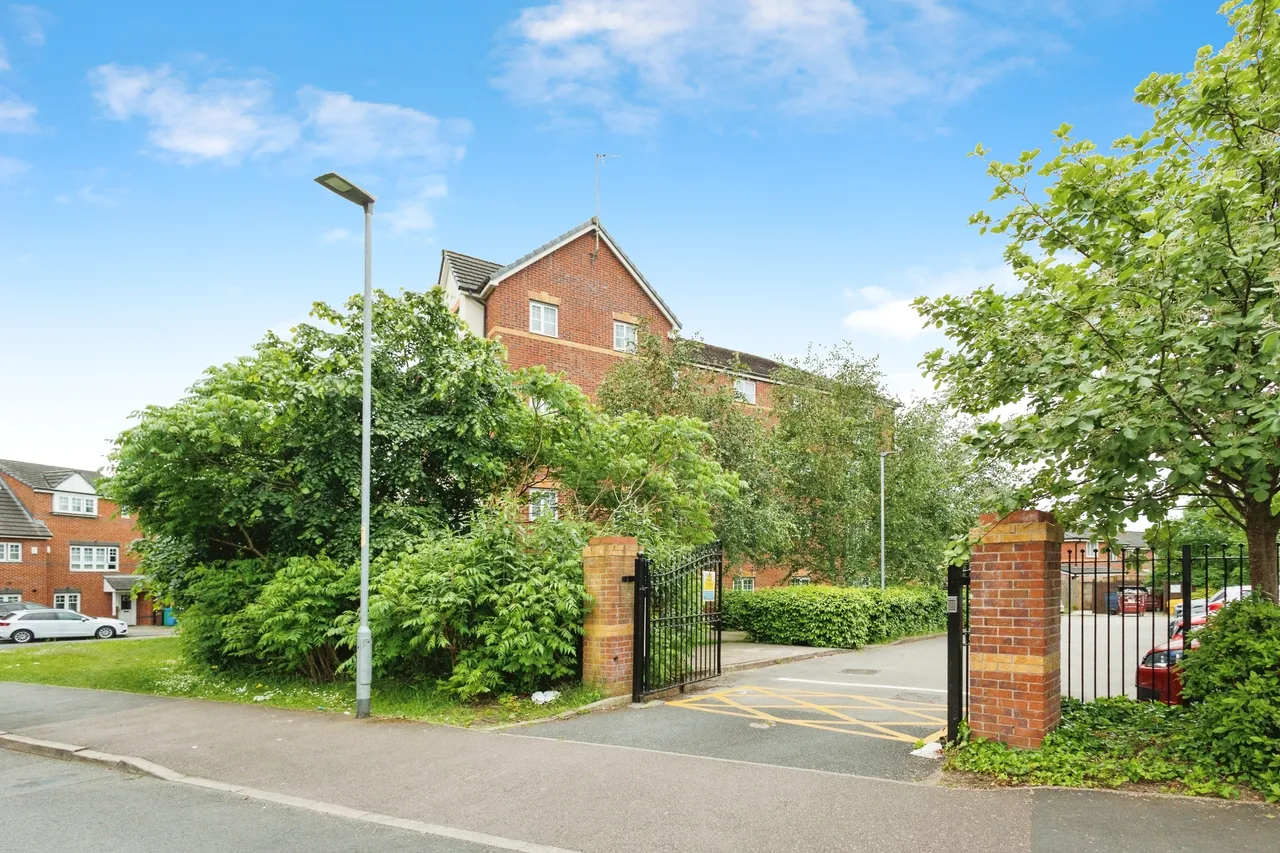 16 Larch Gardens, Manchester, Greater Manchester, M8, photo 8
