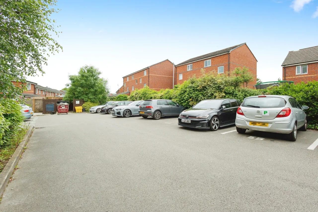 16 Larch Gardens, Manchester, Greater Manchester, M8, photo 9