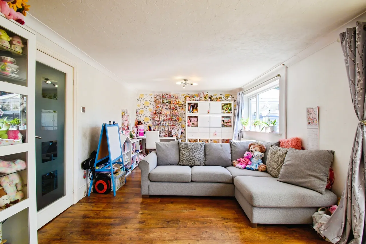 Fern Close, Manchester, photo 2