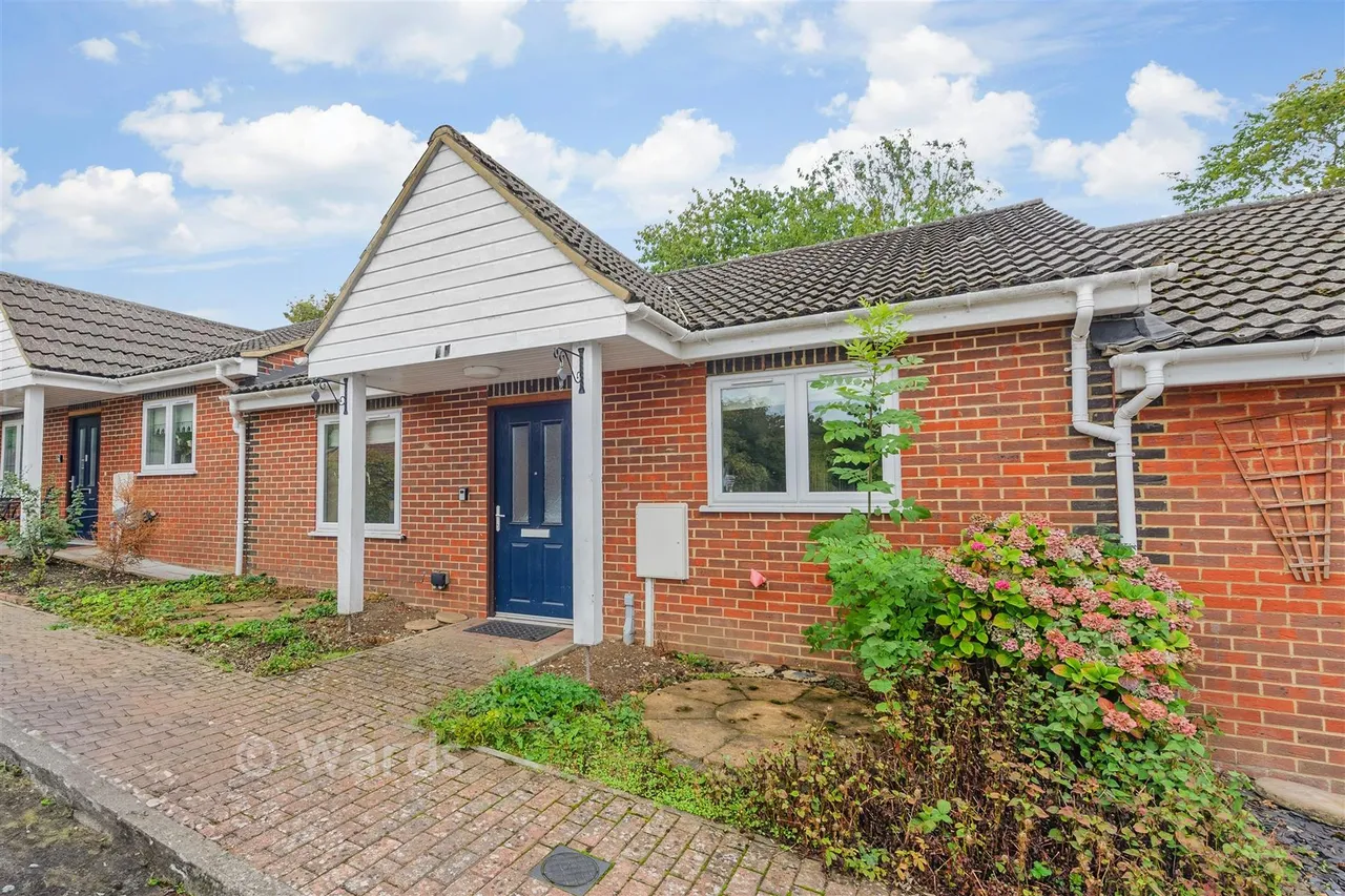 2 bed house for sale, Brickfield Farm Close, The Beeches, DA3