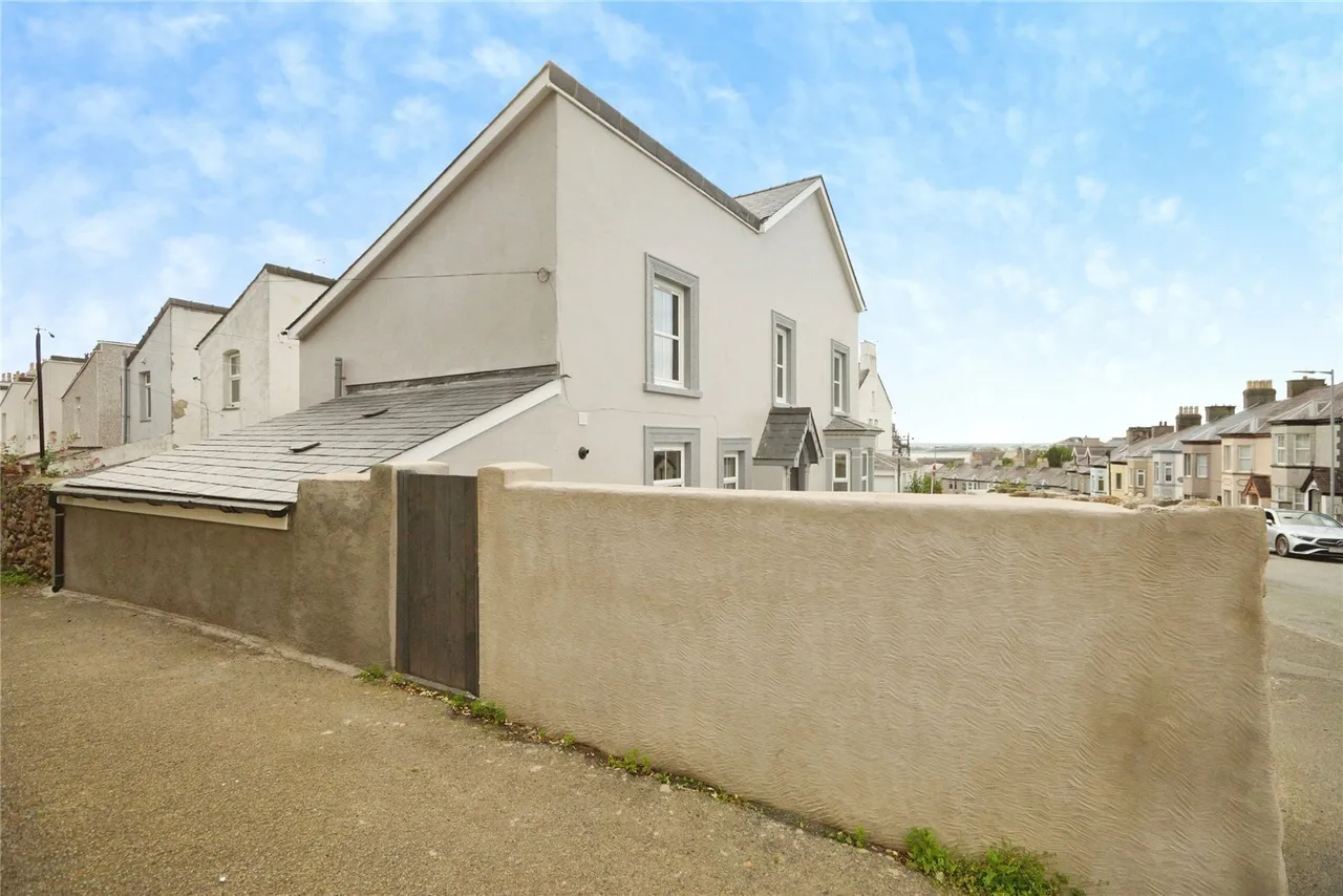 Victoria Road, Caernarfon, LL55, photo 19