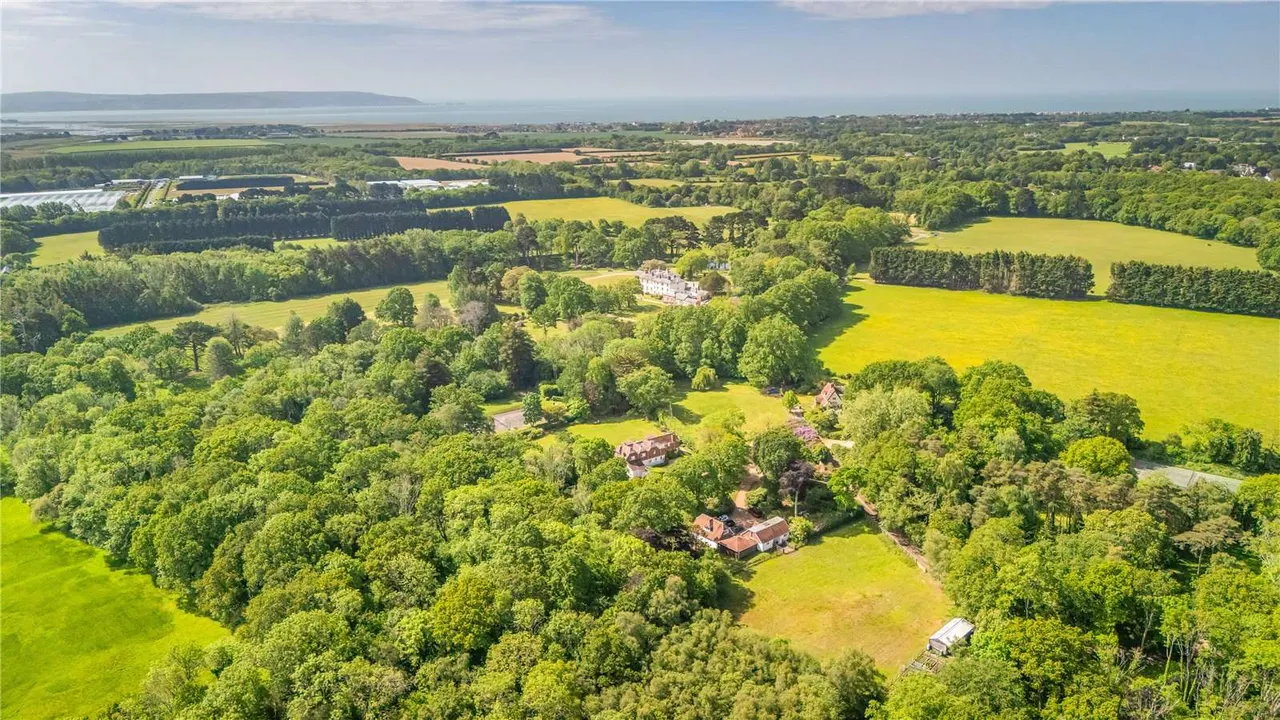 Milford Road, Everton, Lymington, Hampshire, SO41 0JD, photo 4