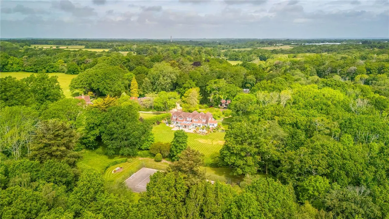 5 bed house for sale — Milford Road, Everton, Lymington, Hampshire, SO41 0JD