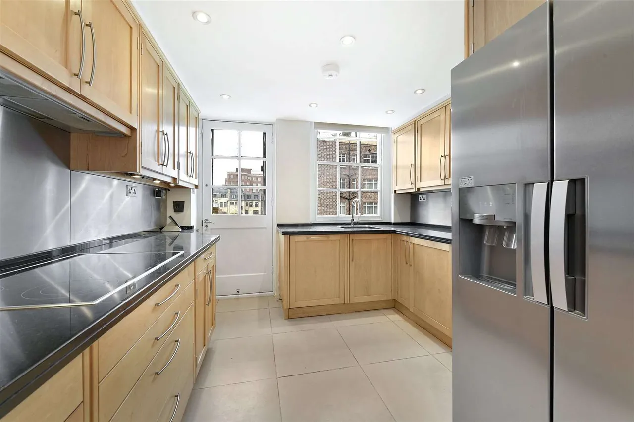 Grosvenor Square, London, W1K 2HL, photo 4