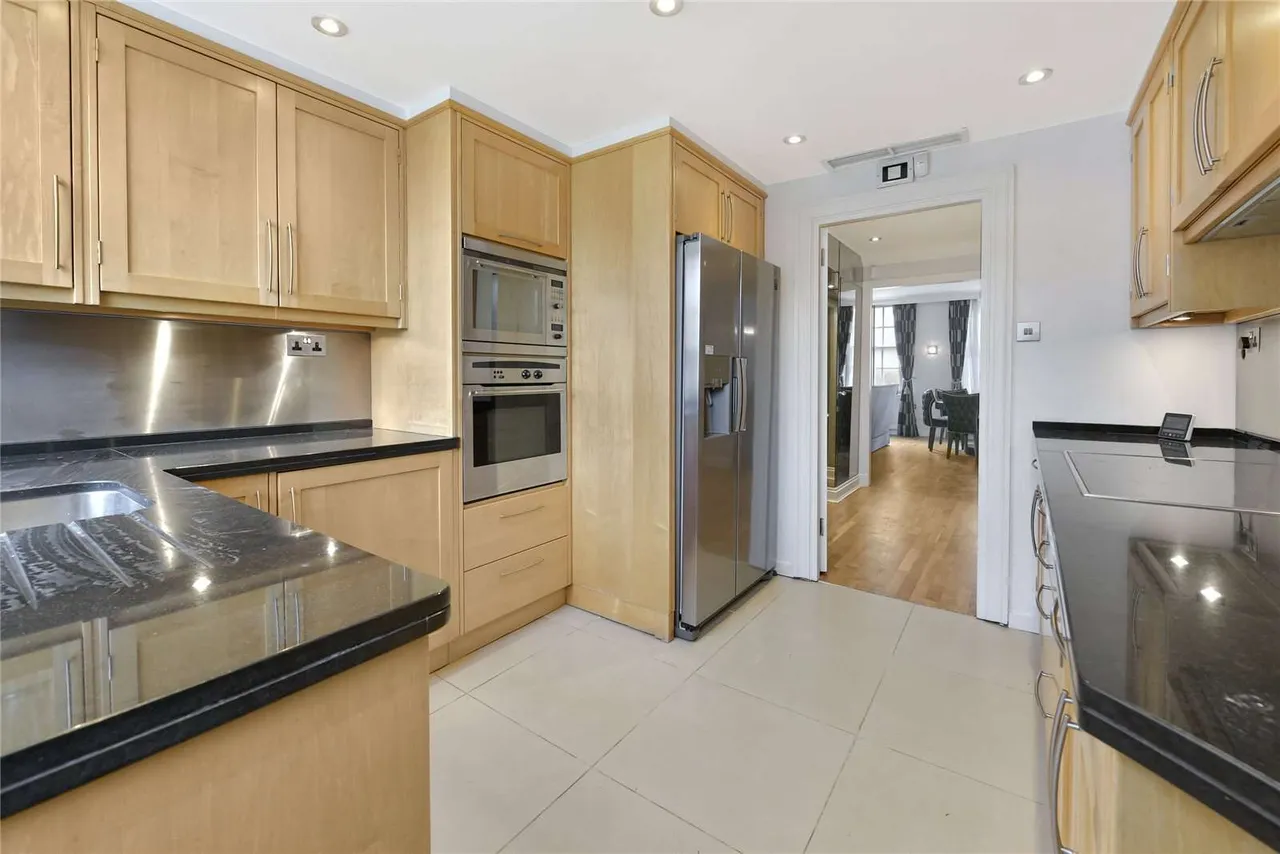Grosvenor Square, London, W1K 2HL, photo 3