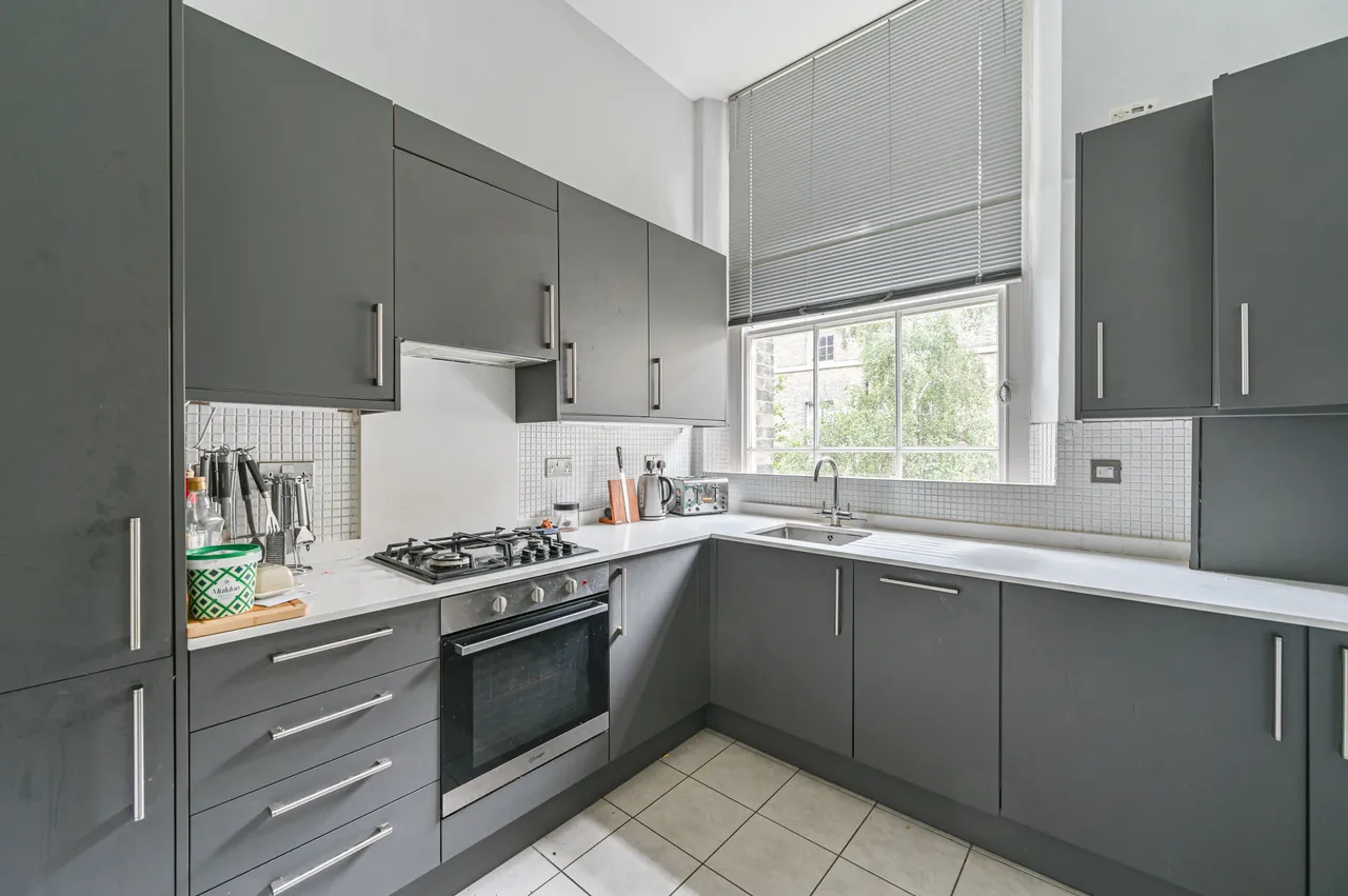 6 Godwin House, Royal Herbert Pavilions, Gilbert Close, London, photo 3