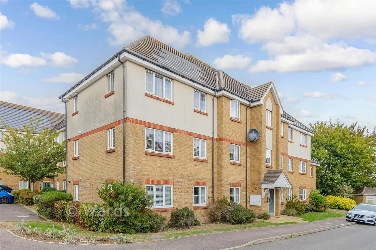 2 bed flat for sale, Palm Drive, Rochester, ME1