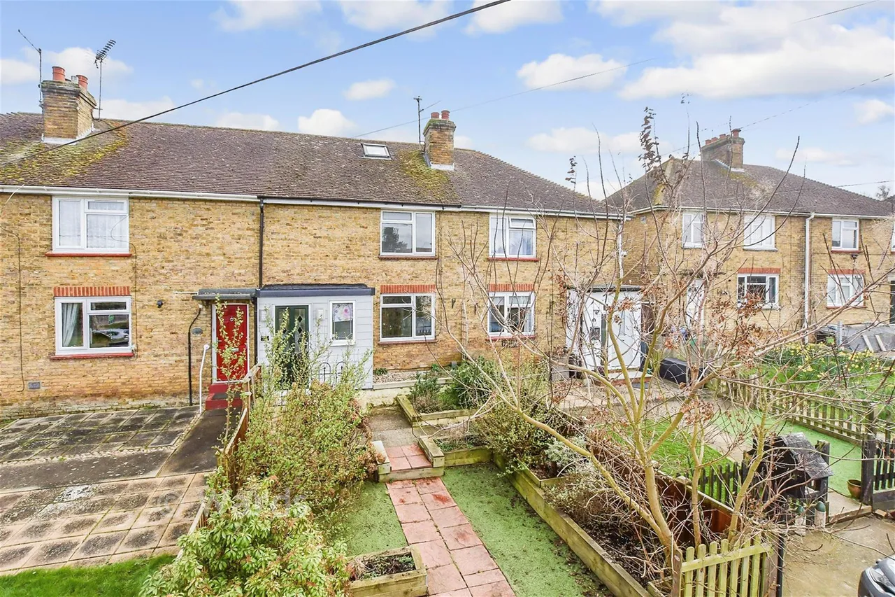 3 bed house for sale, Bull Lane, Newington, ME9