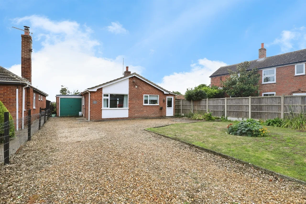 2 bed house for sale — Risegate Road, Gosberton, Spalding