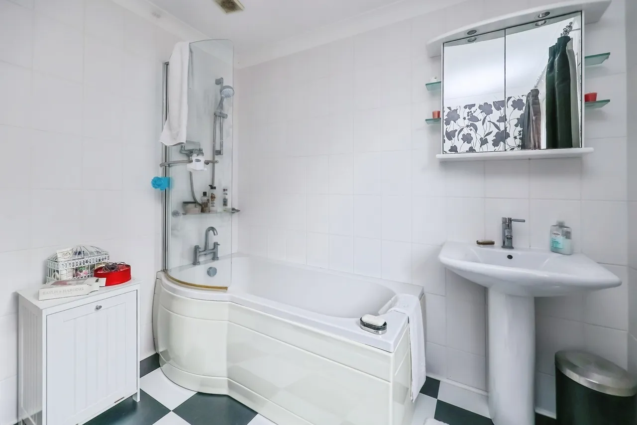 Alwood Grove, Clifton Village, NG11, photo 22