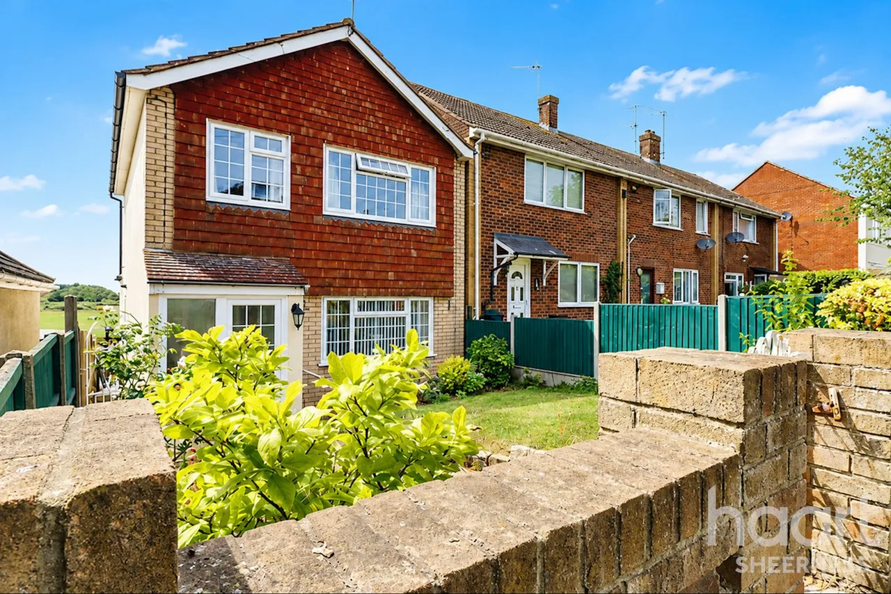 3 bed house for sale, The Broadway, Minster, ME12