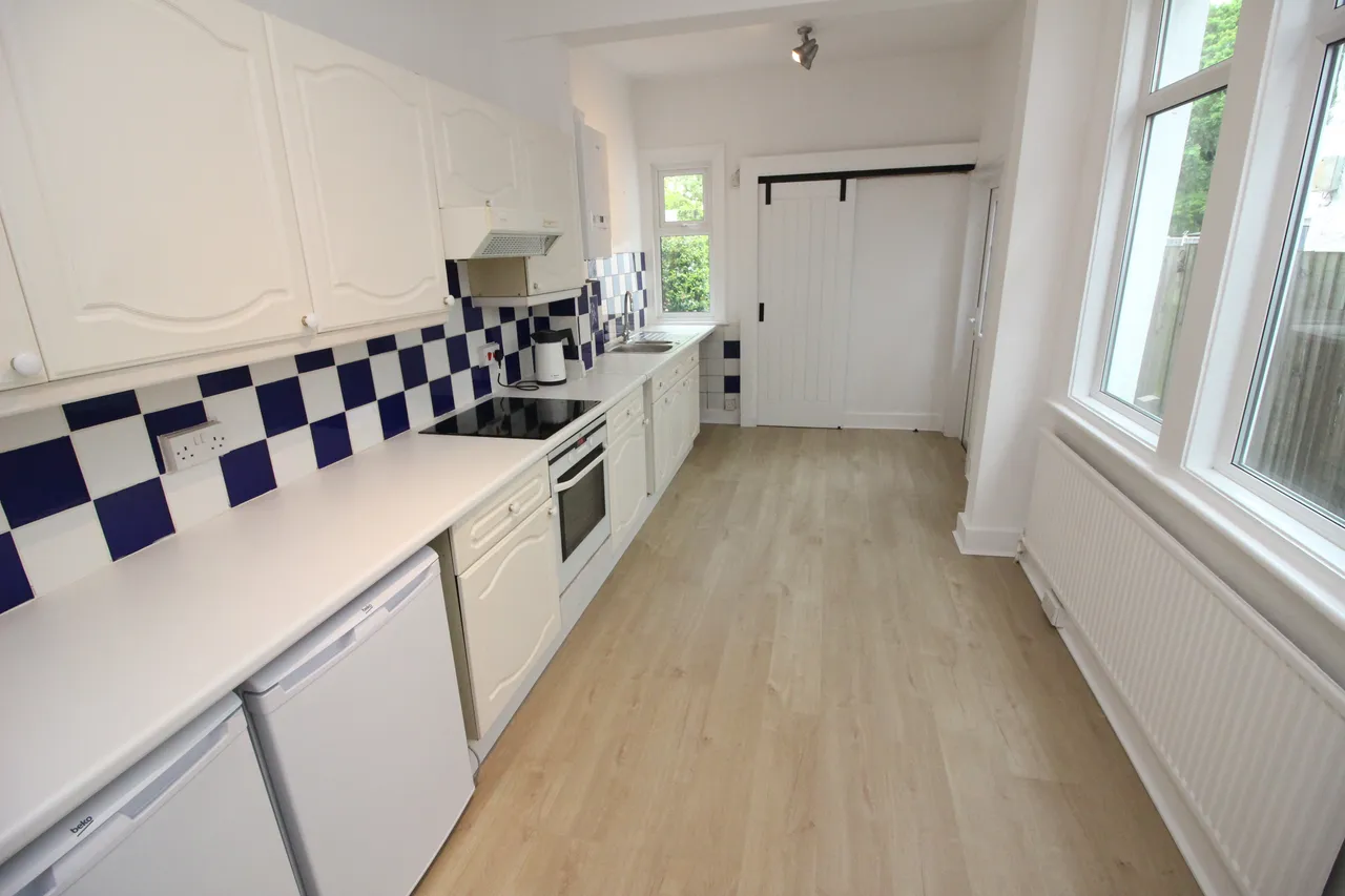Lynwood Drive, WORCESTER PARK, Surrey, Worcester Park, KT47AB, photo 3