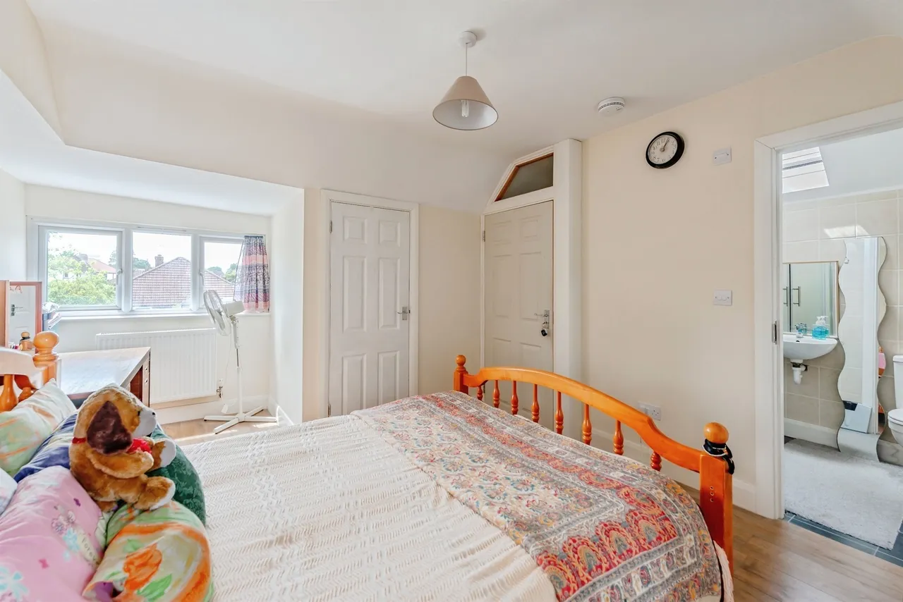 Barnfield Road, CRAWLEY, photo 11