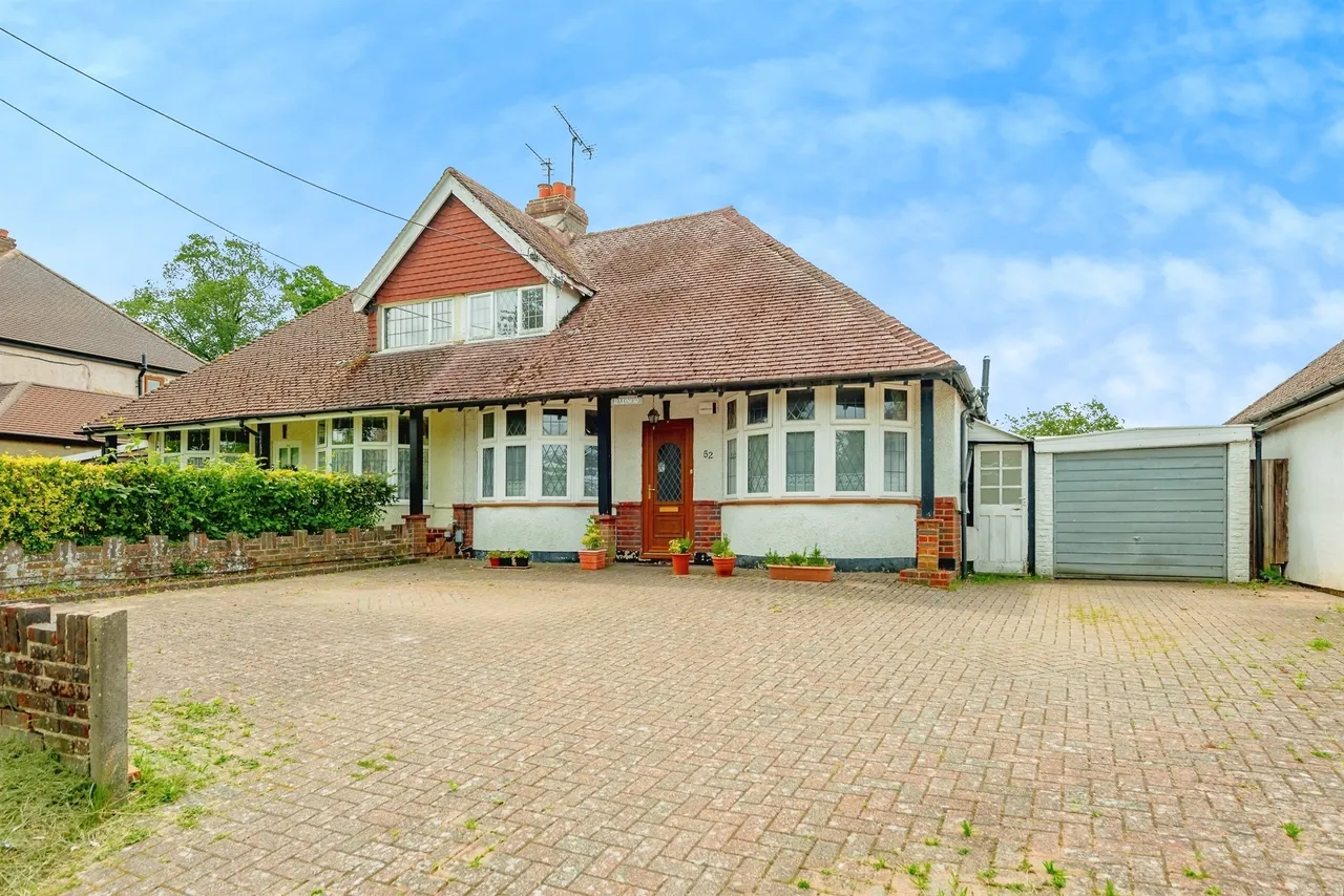 Barnfield Road, CRAWLEY, photo 4
