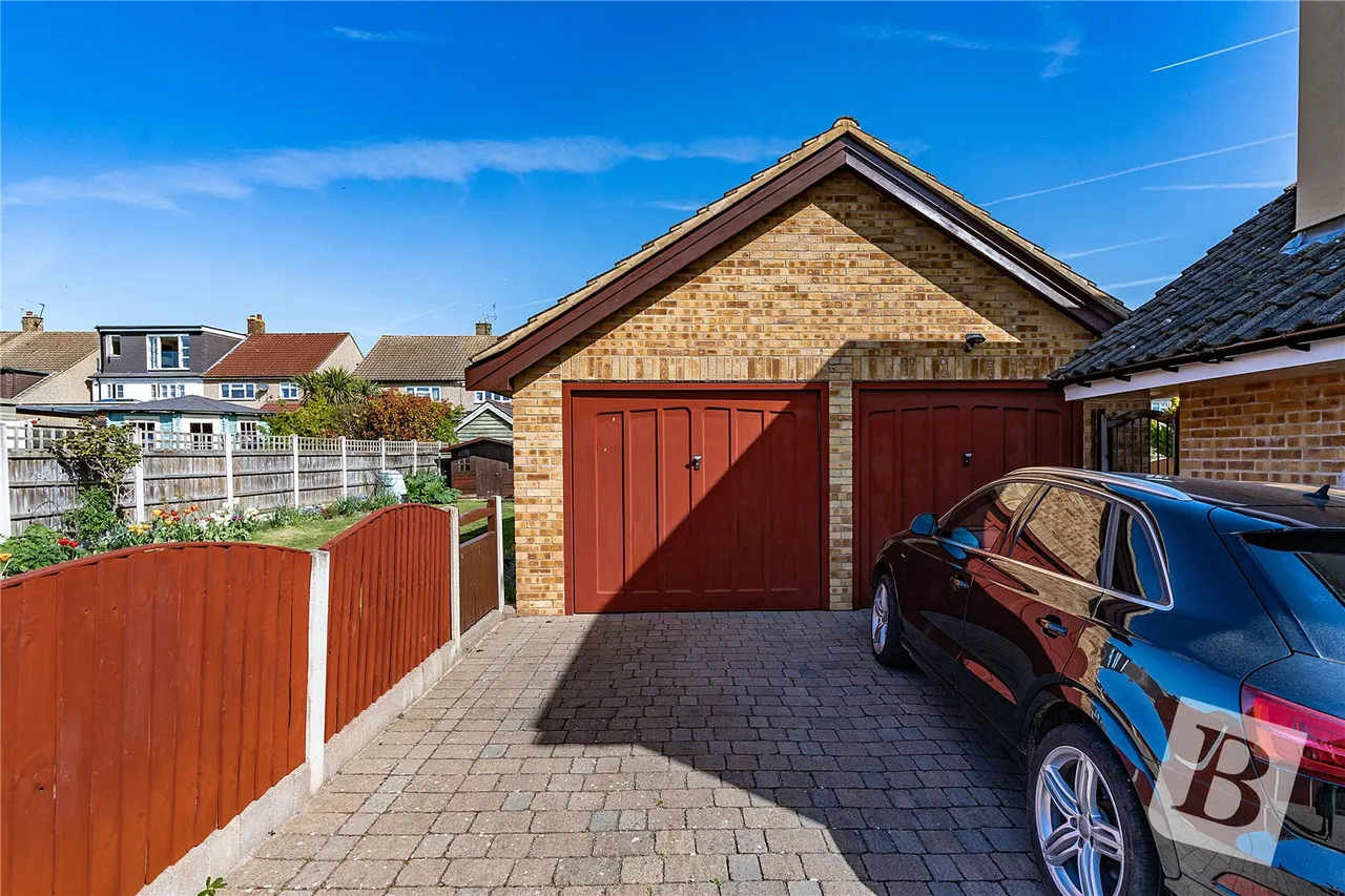 Brookmans Close, Upminster, RM14, photo 13