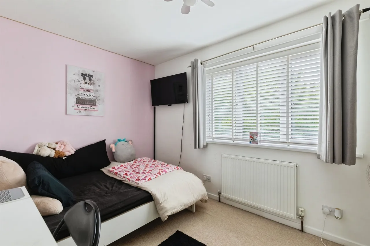Russell Close, Long Itchington, Southam, photo 9
