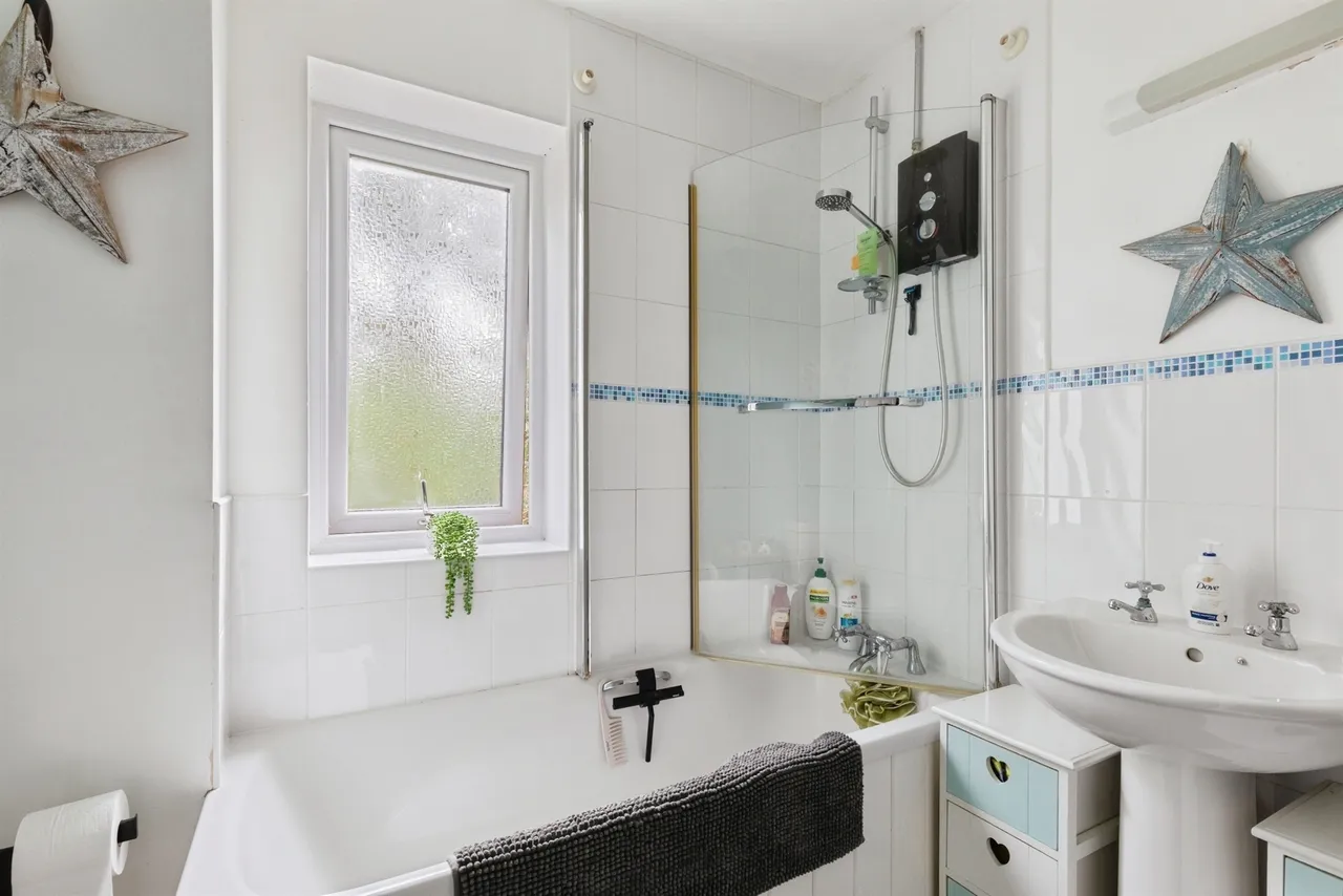 Russell Close, Long Itchington, Southam, photo 11