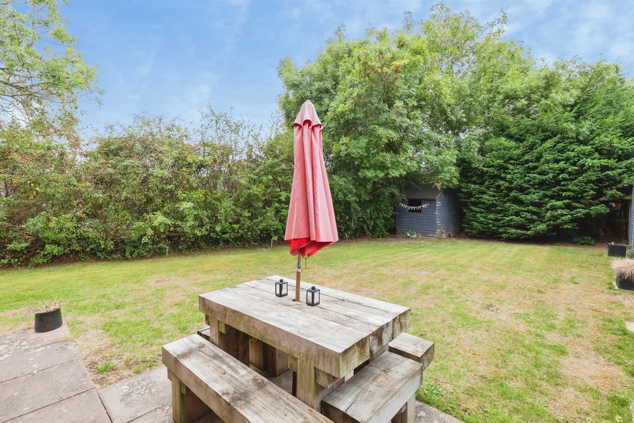 Russell Close, Long Itchington, Southam, photo 12