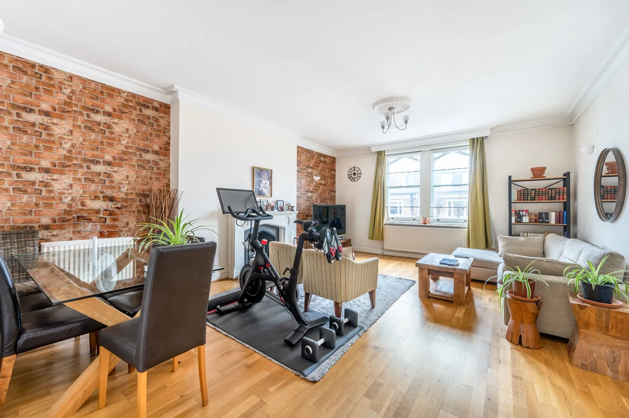 2 bed flat for sale — Flat 3, 176 Holland Road, London