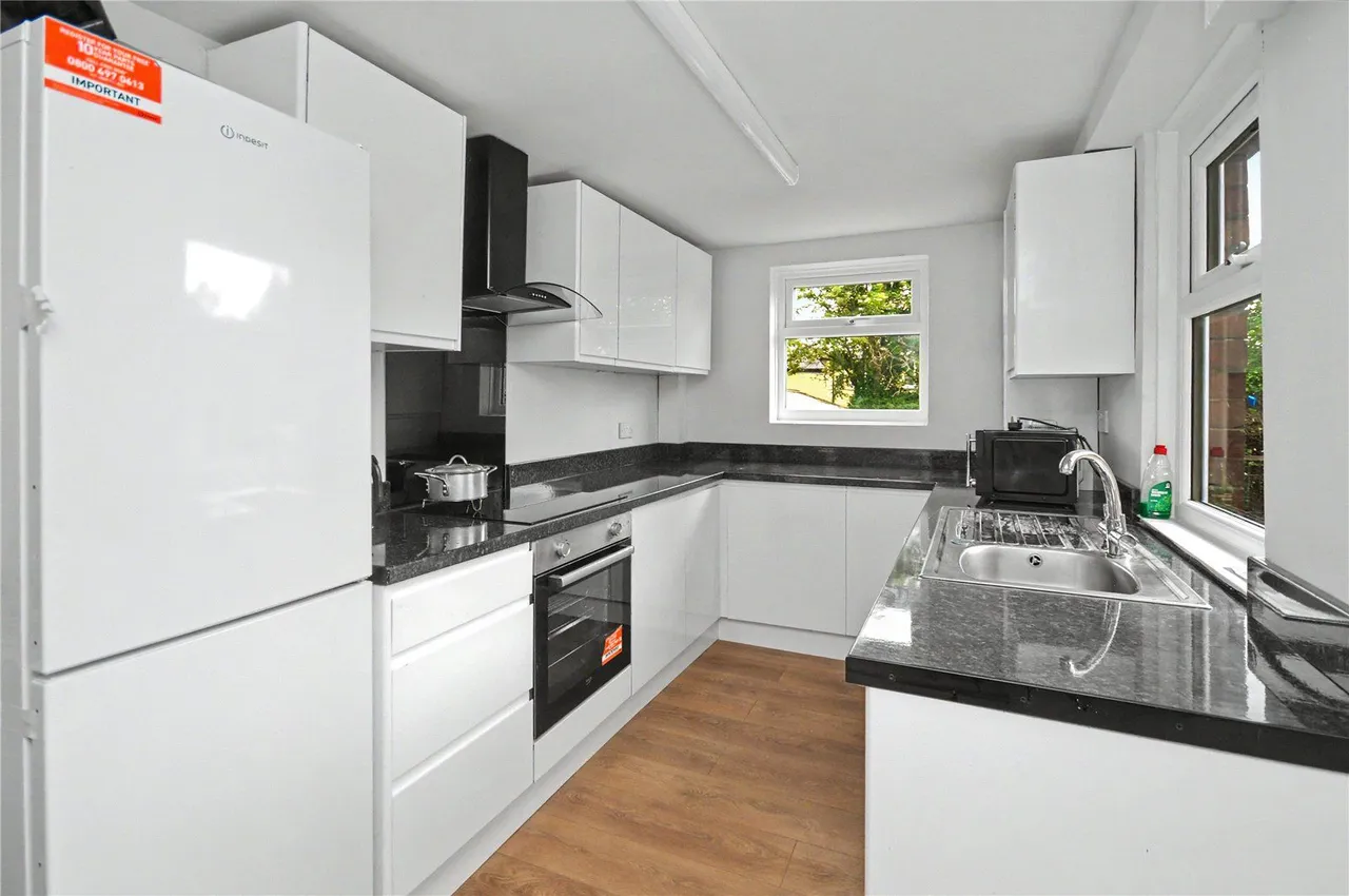 Grovehall Drive, Leeds, LS11, photo 2