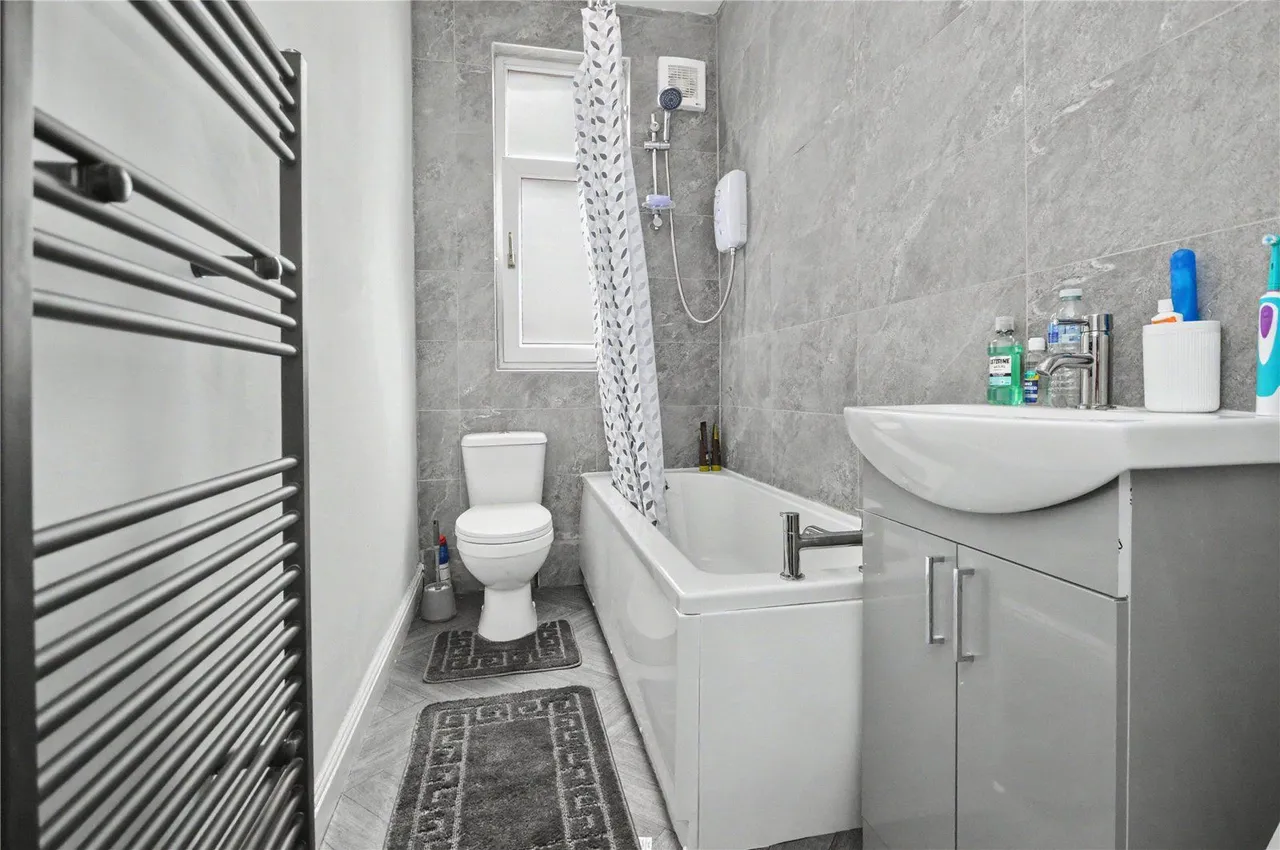 Grovehall Drive, Leeds, LS11, photo 8