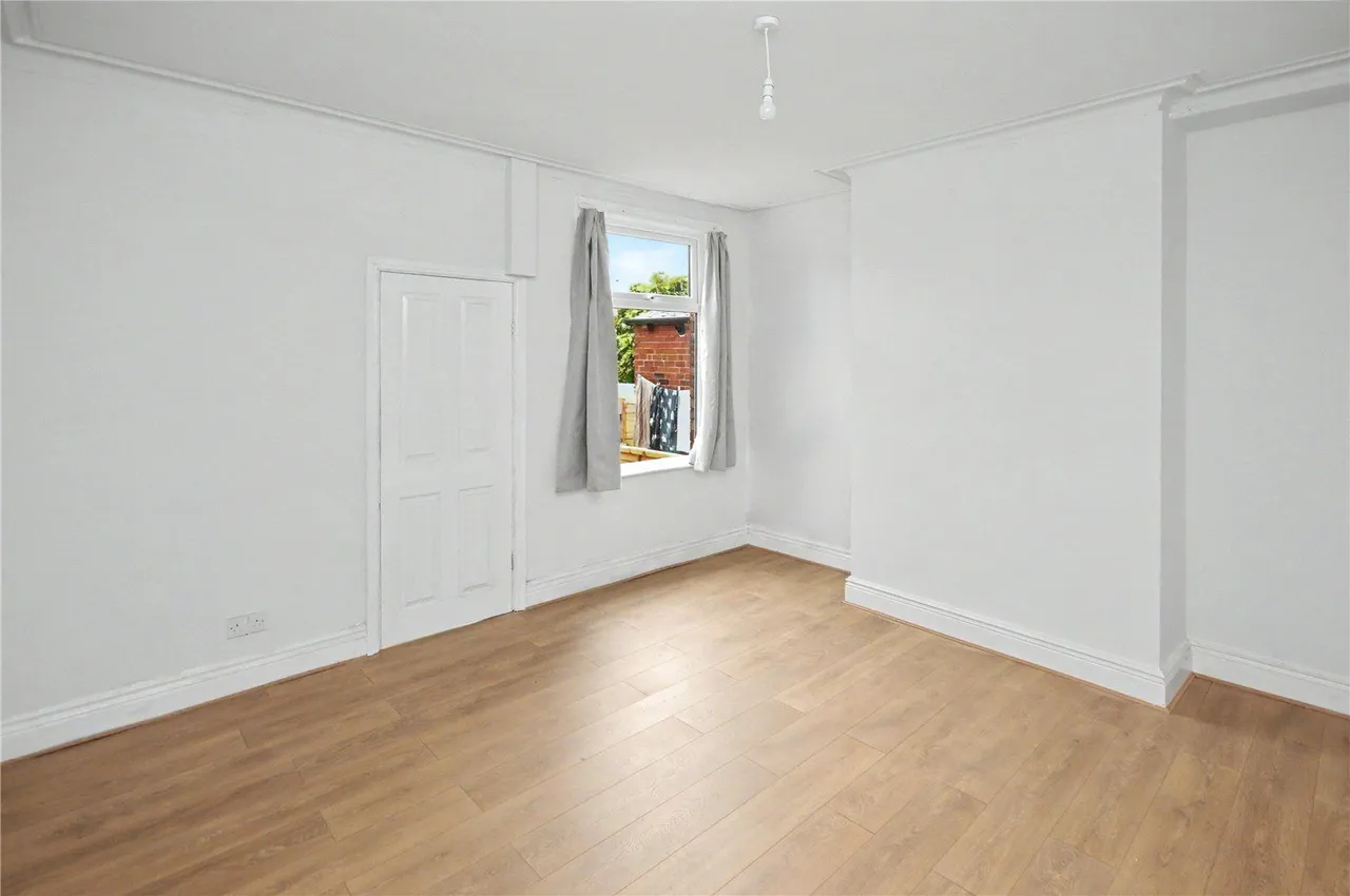 Grovehall Drive, Leeds, LS11, photo 5