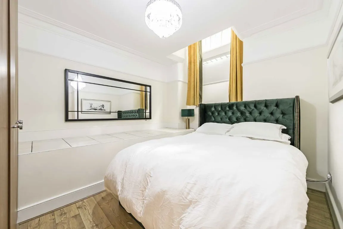 Middle Street, EC1A, photo 6