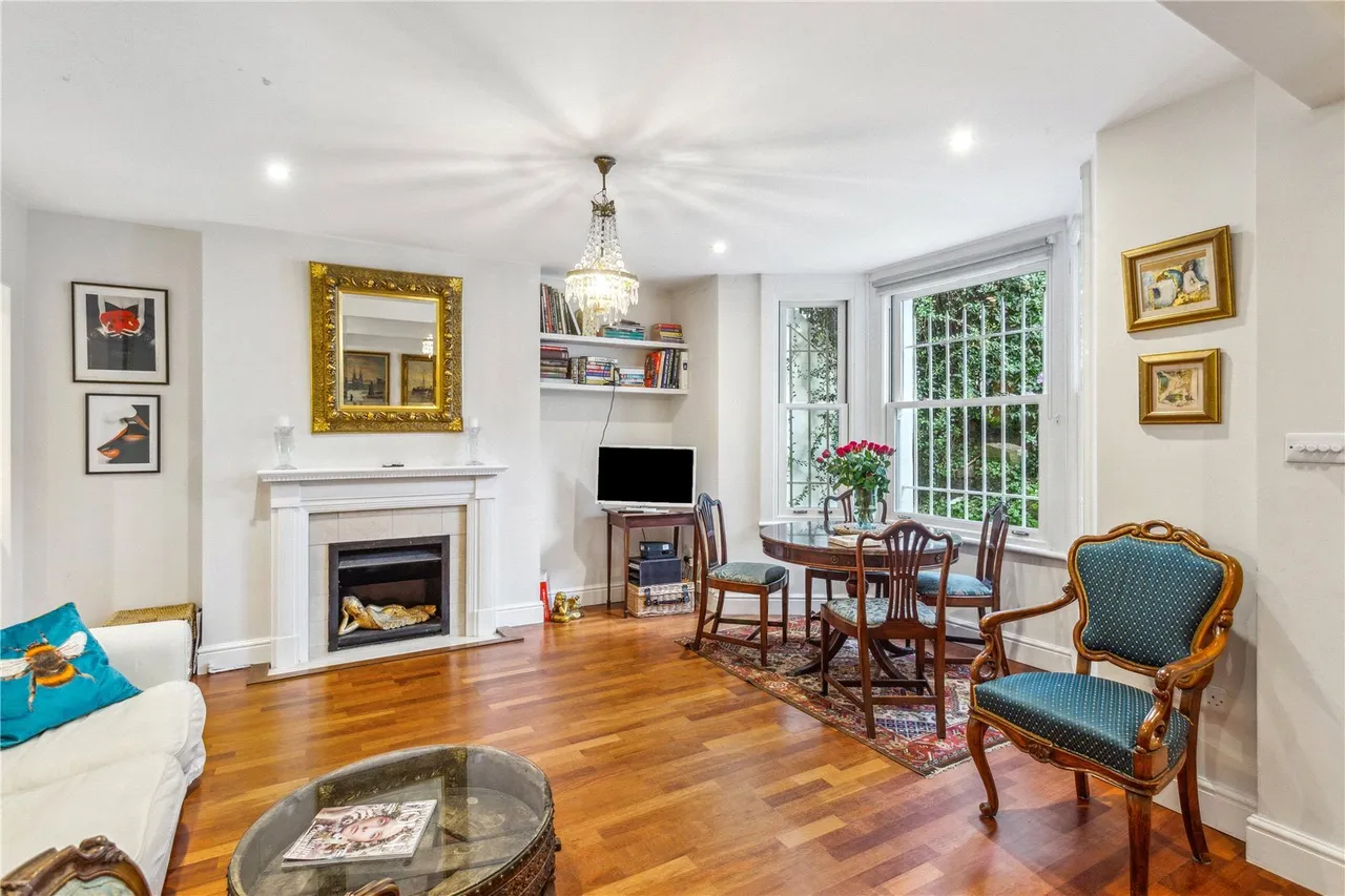 2 bed flat to rent, Campden Grove, London, W8