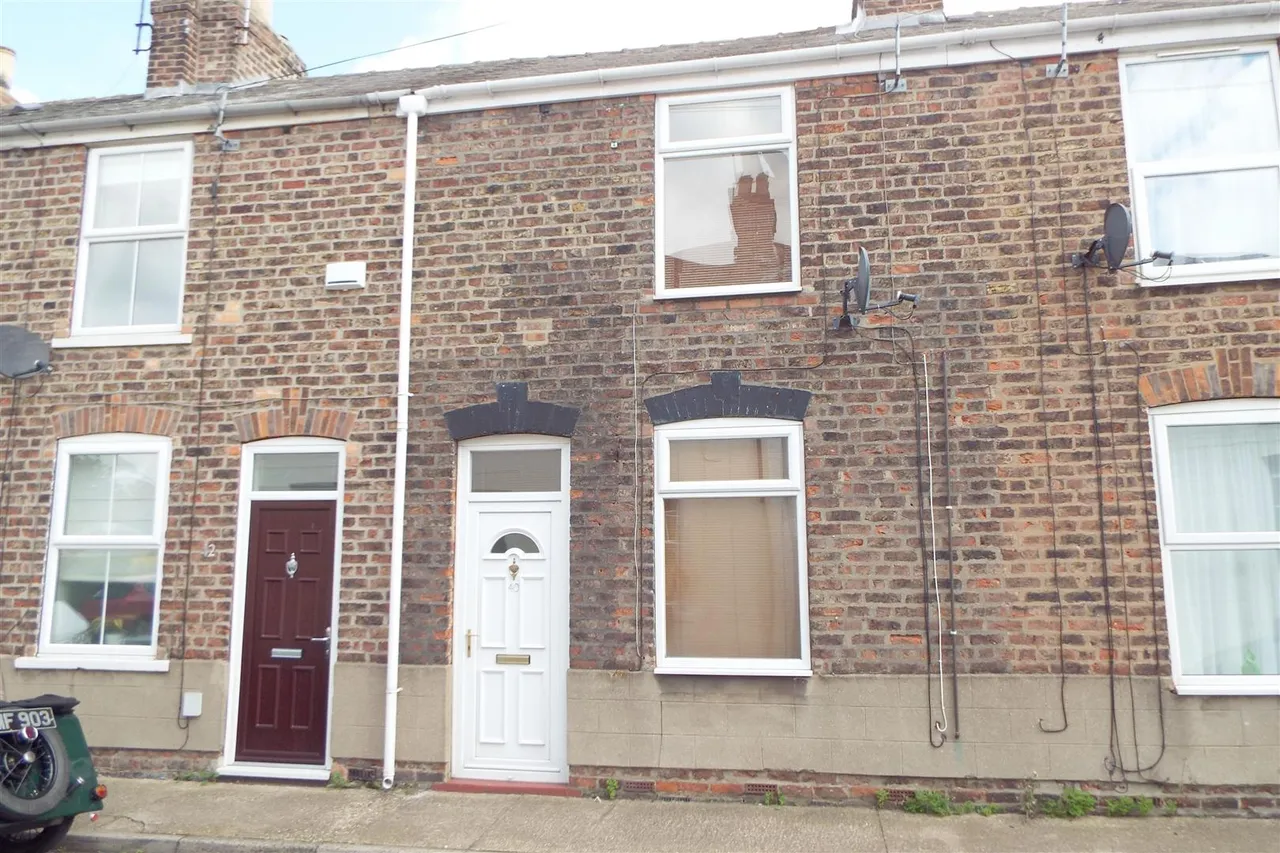 2 bed house to rent — Norwood Grove, Beverley, East Yorkshire