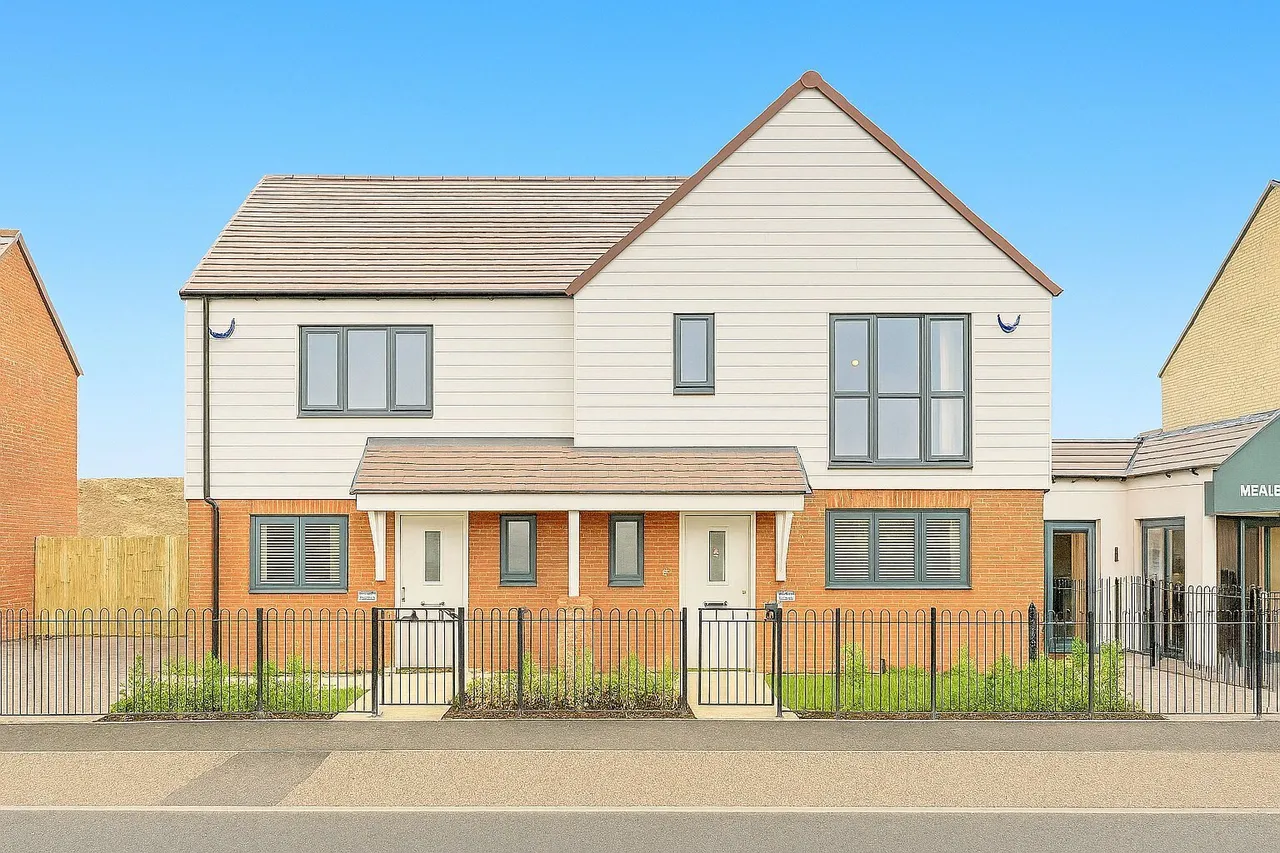 2 bed house for sale — Osborne Gardens, Herne Bay, Kent, CT6