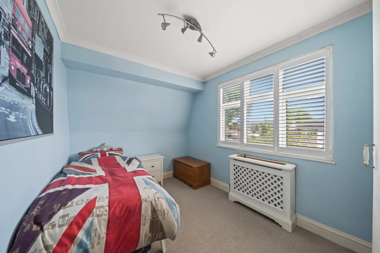 Boscombe Road, WORCESTER PARK, Surrey, Worcester Park, KT48PJ, photo 9