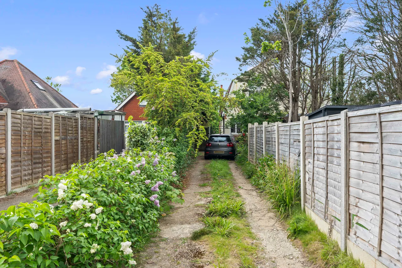 Boscombe Road, WORCESTER PARK, Surrey, Worcester Park, KT48PJ, photo 14