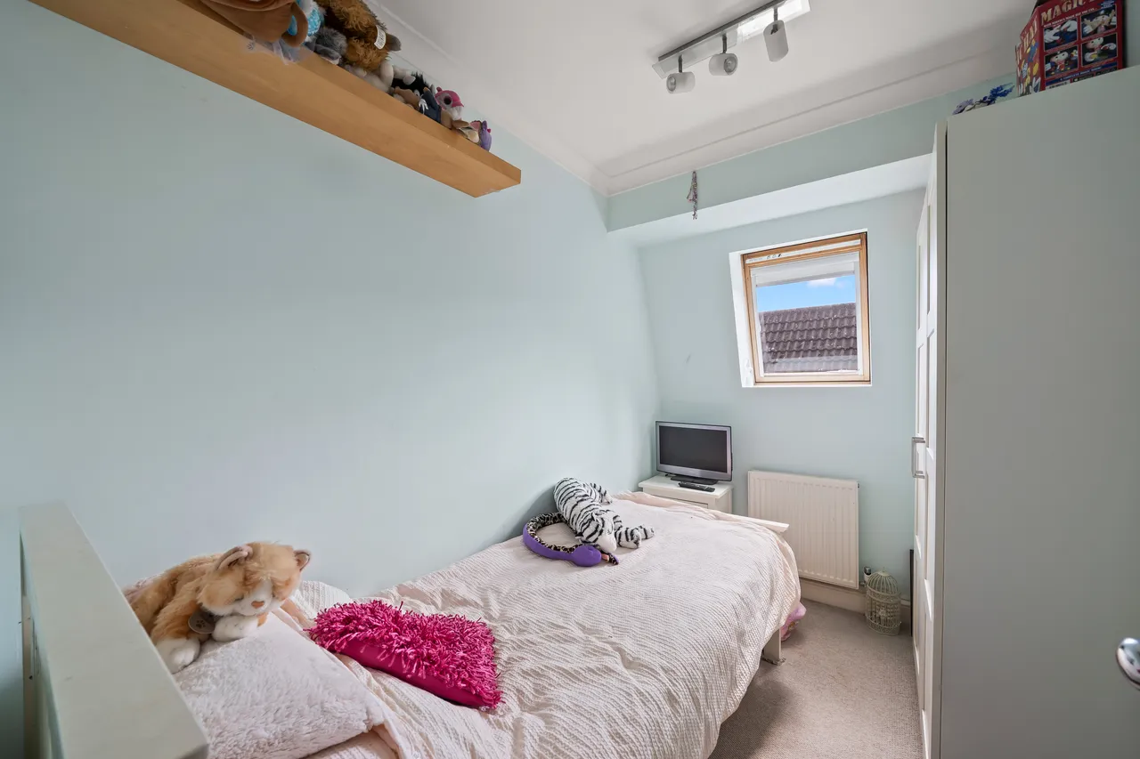 Boscombe Road, WORCESTER PARK, Surrey, Worcester Park, KT48PJ, photo 10