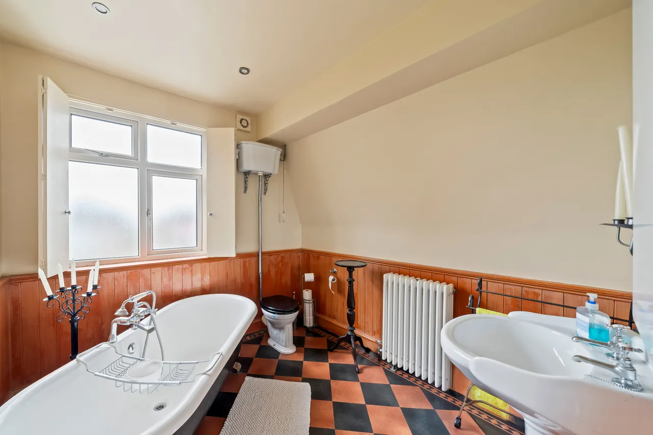 Boscombe Road, WORCESTER PARK, Surrey, Worcester Park, KT48PJ, photo 11
