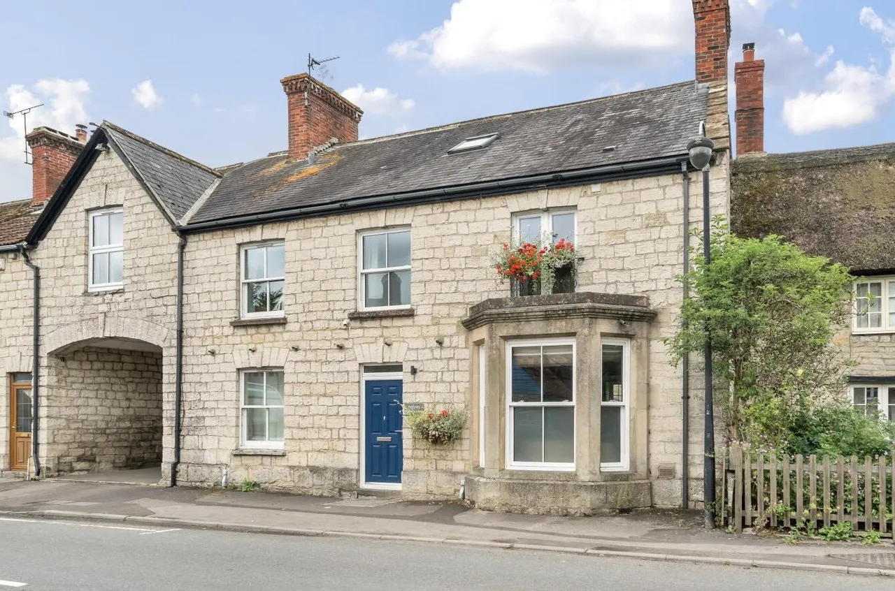 3 bed house for sale — High Street Queen Camel, Yeovil BA22 7NE