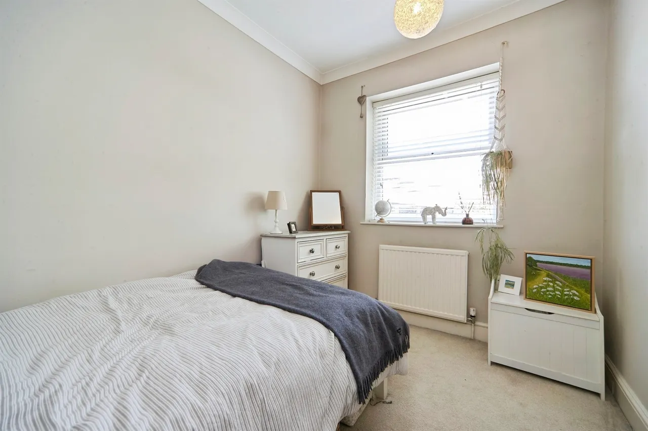 Henry Terrace, Yeadon, LS19, photo 11