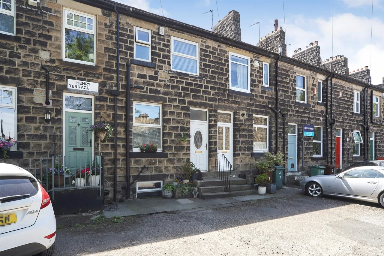Henry Terrace, Yeadon, LS19, photo 14