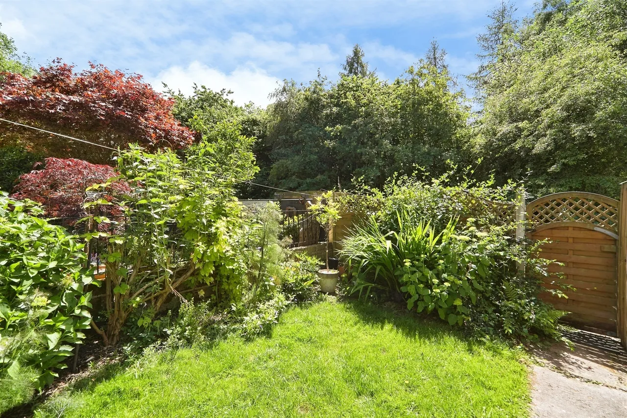 Henry Terrace, Yeadon, LS19, photo 13