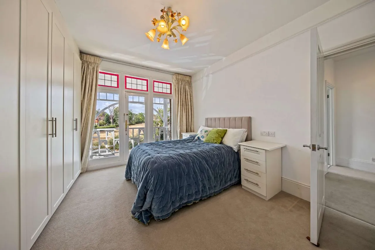 Kingston Lane, Teddington, Middlesex, TW11 9HN, photo 6