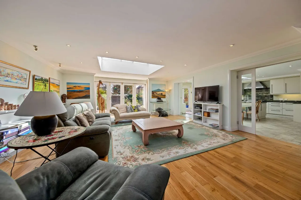 Kingston Lane, Teddington, Middlesex, TW11 9HN, photo 2